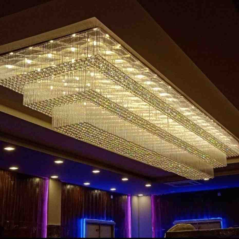 What is the Size (Diameter/Height) and Weight of the Chandelier?